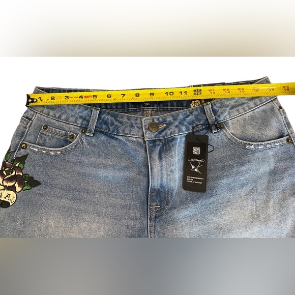 Ed Hardy LOVE ETERNAL DENIM SHORTS Size 30 NWT - Picture 7 of 9